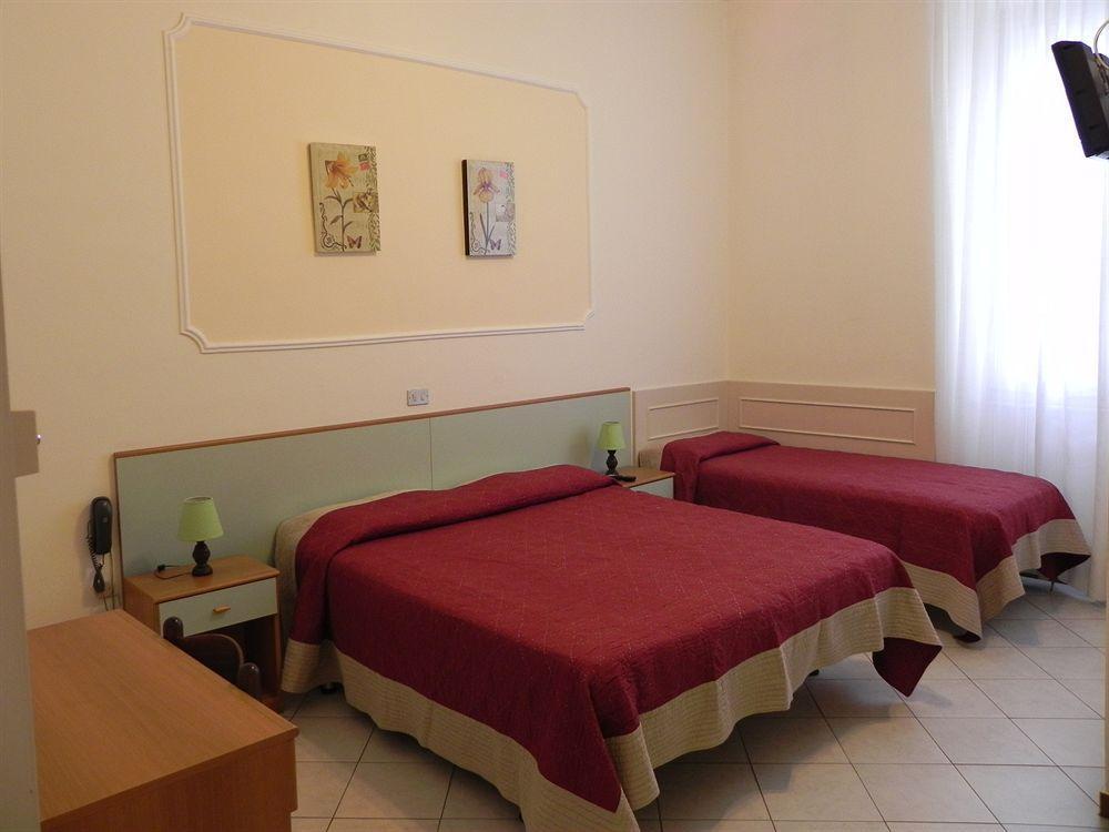 Hotel Ondina Viareggio Buitenkant foto